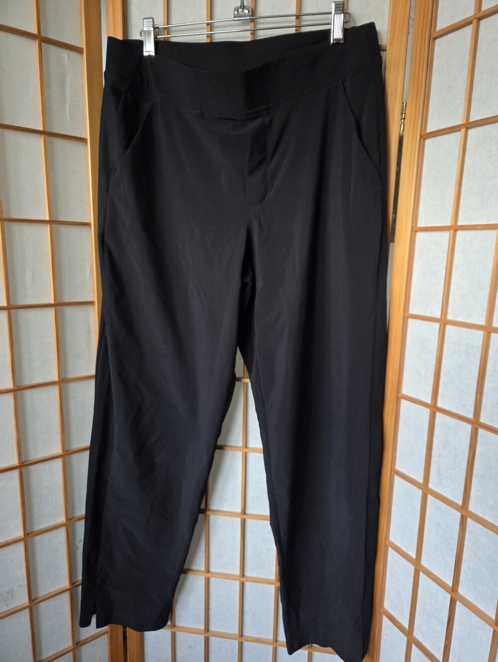WOMENS ATHLETA BLACK WITH POCKETS LIGHT STRETCH POLYESTER WOVEN SIDES PANTS 10